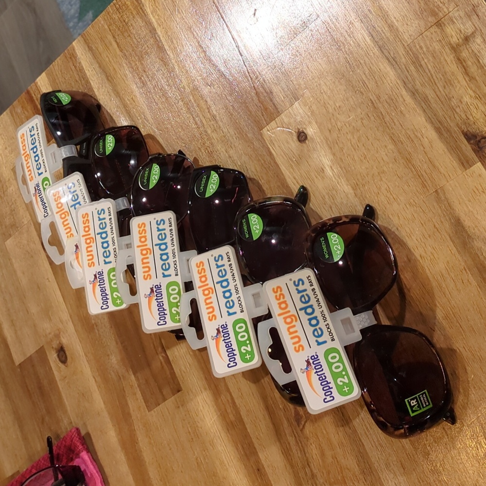 NWT Coppertone Sunglass +2.00 readers